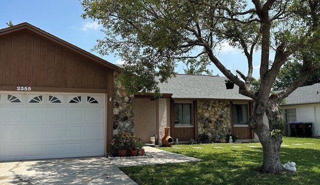 Comfortable and spacious room, with beautiful lake view and private entrance.