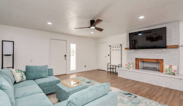 Comfortable and Stylish 4-bedroom with Pool in Eastside Tucson - 10 guests