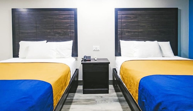 Comfortable and Suiting Stay! Free Breakfast and Parking!