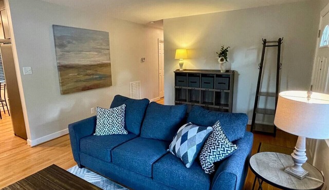 Comfortable and Cozy Locust Grove Home