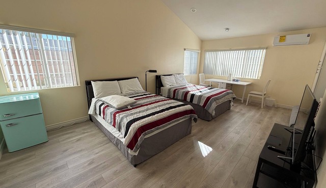 Comfortable and Cozy Guest House - Independent Entry - Master Bedroom Setting