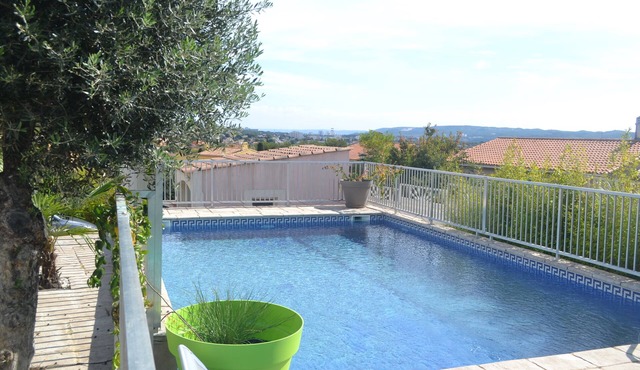 Comfortable apartment with swimming pool