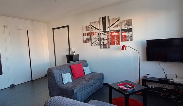 Comfortable apartment 50m²-clim, wifi, balcony, secure parking, near metro station