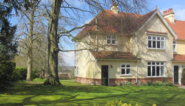 Comfortable apartment with country views on northern edge of Winchester
