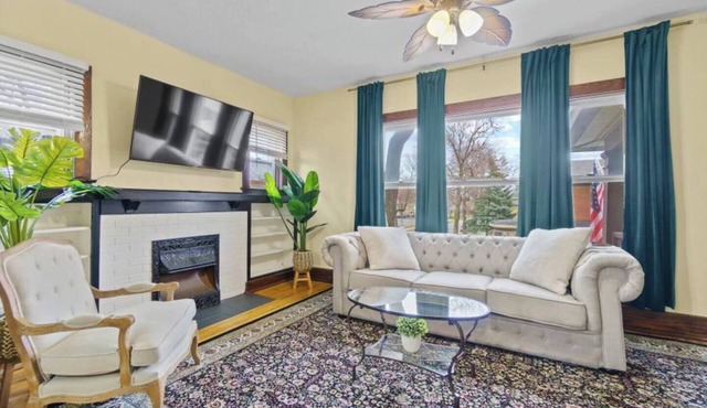 Comfortable Apartment Near Downtown | Off-Street Parking