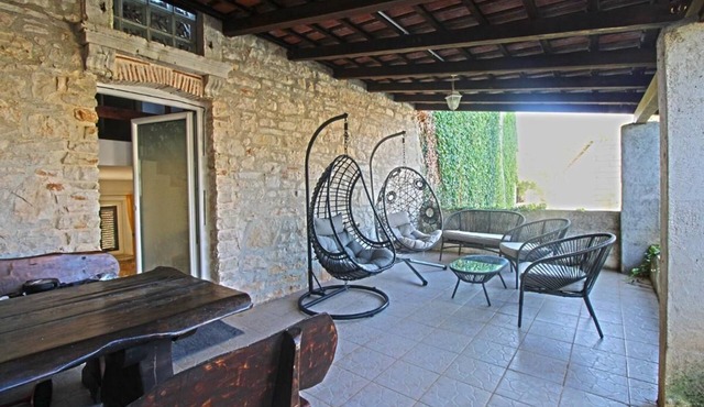 Comfortable apartment with pool and garden