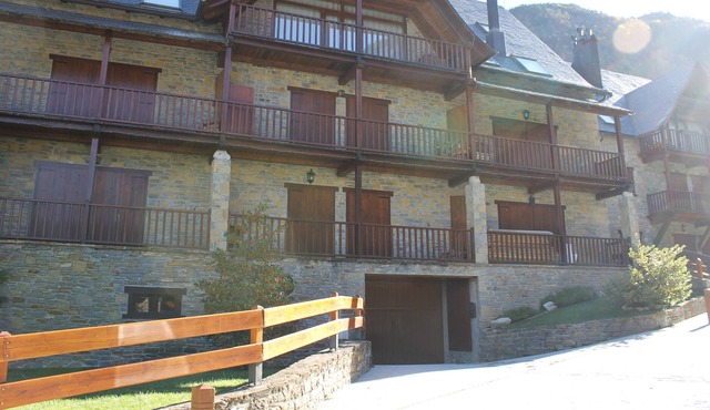 Comfortable apartment in Arties for 5 people. WIRELESS