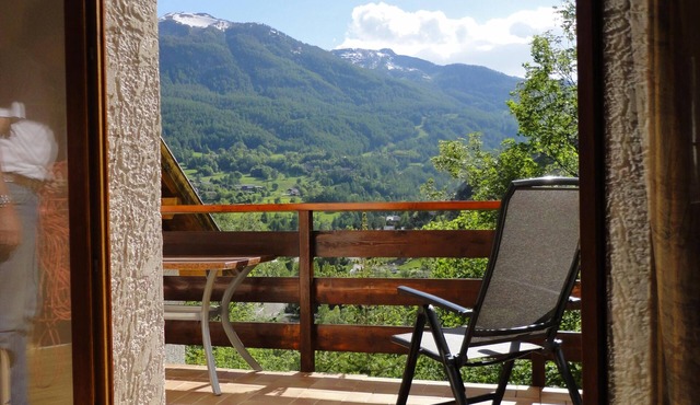 Comfortable apartment in chalet with splendid view