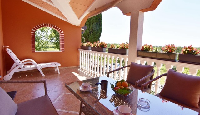 Comfortable apartment in Valizza-Umag, surrounded by greenery, air conditioned, WiFi
