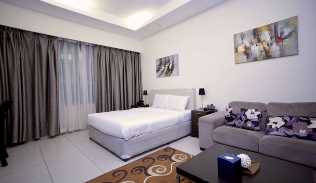 Comfortable Apartment in Prime Location, right opposite Marina Mall.