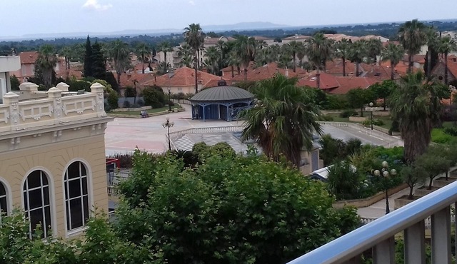 Comfortable apartment sea view in downtown Hyères