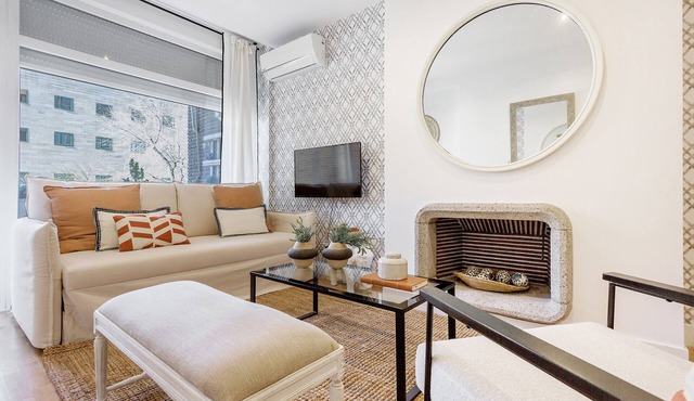Comfortable Apartment with Terrace near Retiro Park. Retiro II