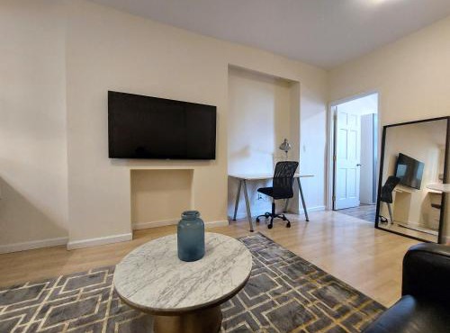 Comfortable Apartment with Workstation