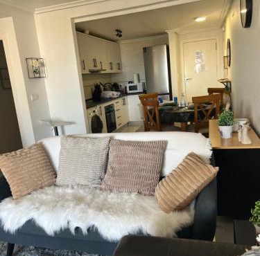 Comfortable apartment with balcony and huge pool