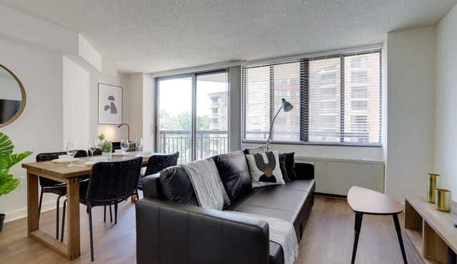 Comfortable Apt – Steps from Pentagon City & Metro