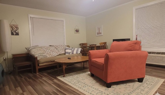 Comfortable apt. w/kitchen near Mobile, Pascagoula & Beaches