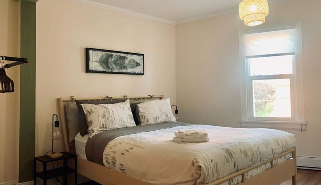 Comfortable Apt with Office Space