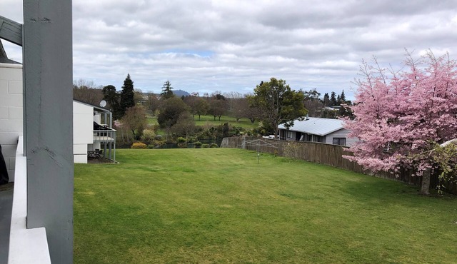 Comfortable, attractive Greens Landing Apartment