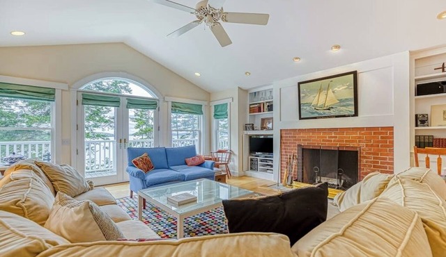 Comfortable bayfront home with beautiful views, large deck & on-site tennis