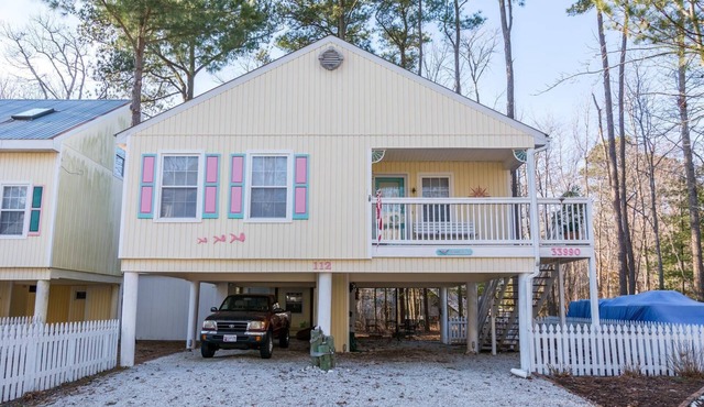 Comfortable Beach Cottage, just 1 mile to Bethany Beach! Community Pool, Tennis, Beaches!