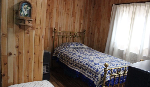 COMFORTABLE BEDROOM SALAM FURNISHED OF 25 M2 BUILT IN A HOUSE OF THE XVII CENTURY