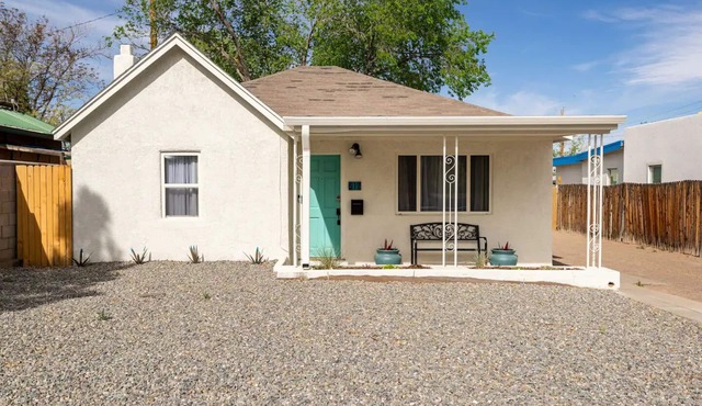 Comfortable Beds+Work Space+Fenced Yard+Full Kitchen+Fire pit+Cookies