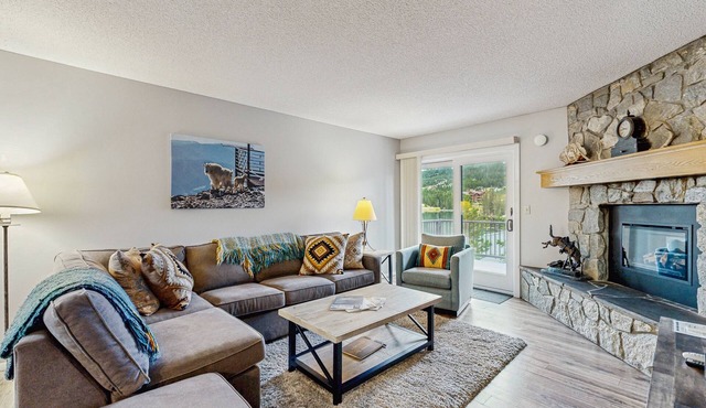 Comfortable Big Sky condo with deck, W/D & WiFi - across the street from lift