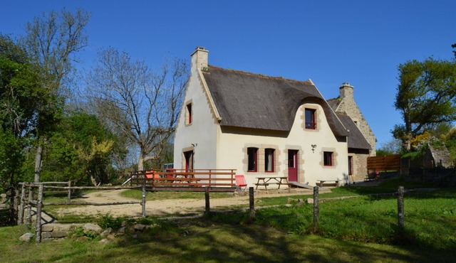 Comfortable Breton cottage 8p. close to the river 800m from the village