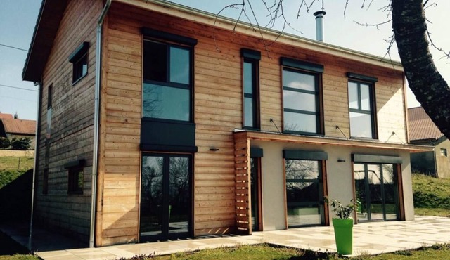 Comfortable, bright house. Centrally located for discovering the region!