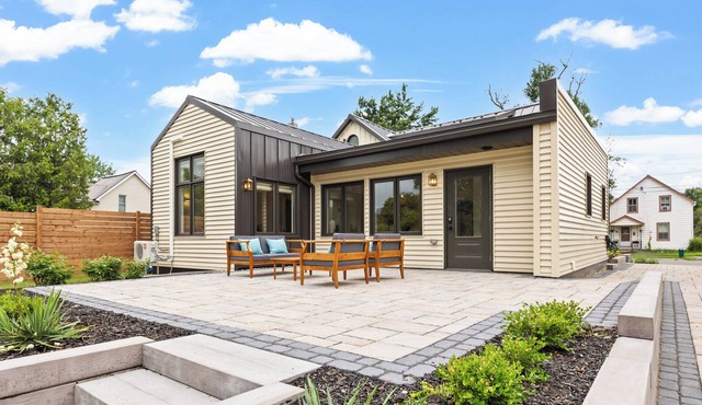 Comfortable, bright and central farmhouse in historic Perth.