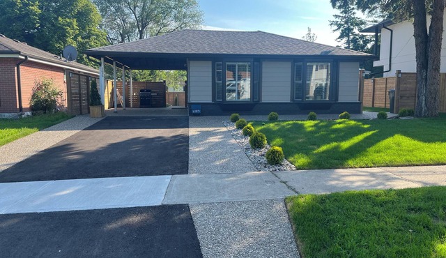 Comfortable & Bright 4BD Stay Near Pearson Airport & Downtown Toronto