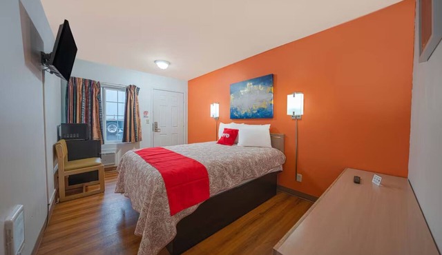 Comfortable & Budget-Friendly Room near Downtown Bend, Free Parking