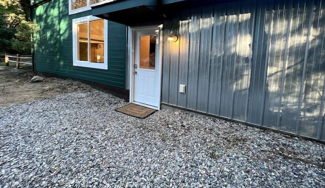 Comfortable Cabin in Wooded Setting, Close to Lake