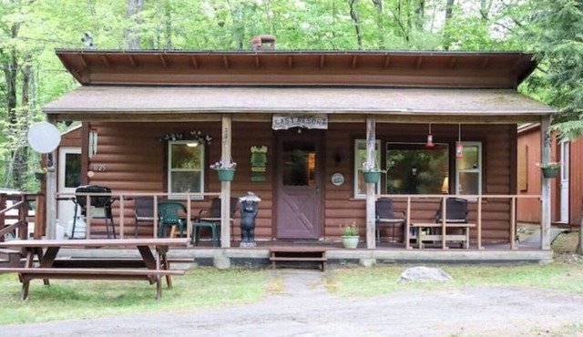 Comfortable Cabin!! We call it "THE Last Resort"