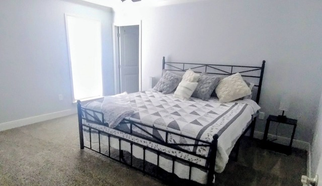 Comfortable Canyon Vibes 4-bedroom Pet and Family Friendly