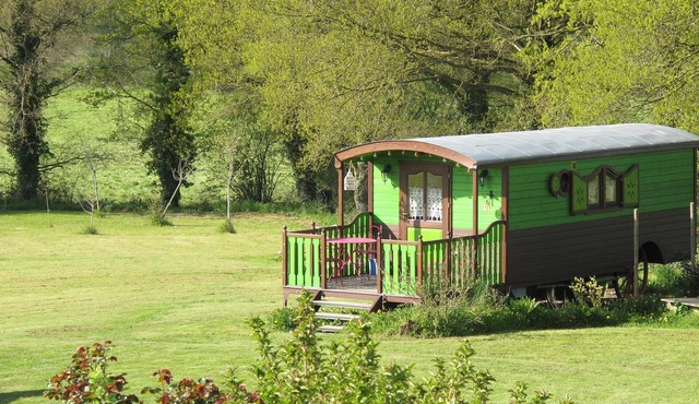 Comfortable caravan at Ferme de Trénube between Rennes and Brocéliande