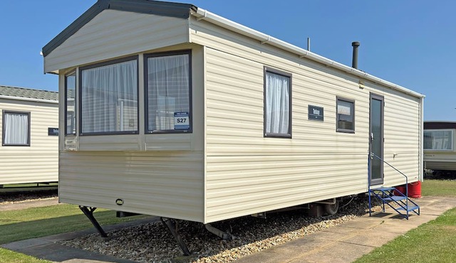 Comfortable caravan with one double and one twin.