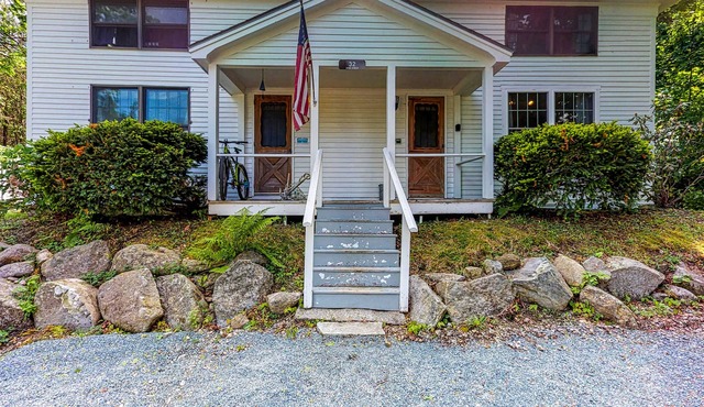 Comfortable Castine getaway w/a full kitchen - walk to the waterfront