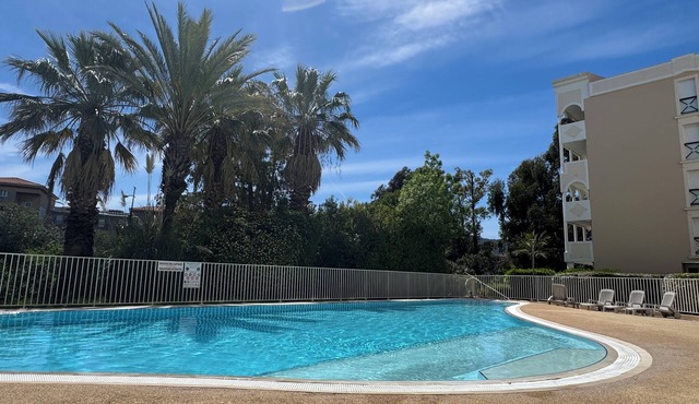 Comfortable central apartment, swimming pool, air conditioning, terrace, parking