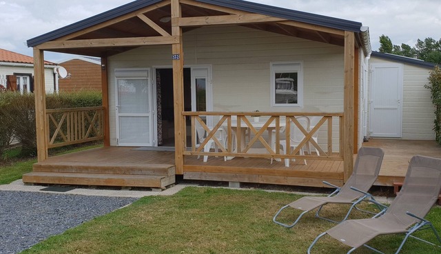 Comfortable chalet near the sea