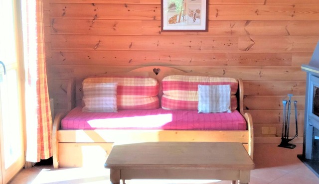 Comfortable chalet in La Joue du Loup, pool