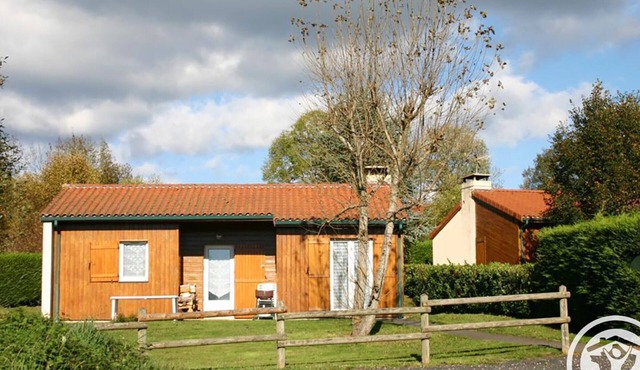 Comfortable chalet with fireplace and garden, pets allowed