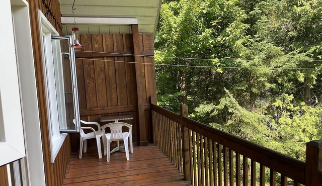 Comfortable chalet on the shores of Lake Howard, 20 minutes from Mont-Laurier