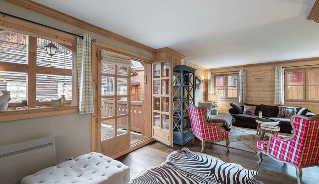 Comfortable chalet with sauna in Courchevel Le Praz, near lifts