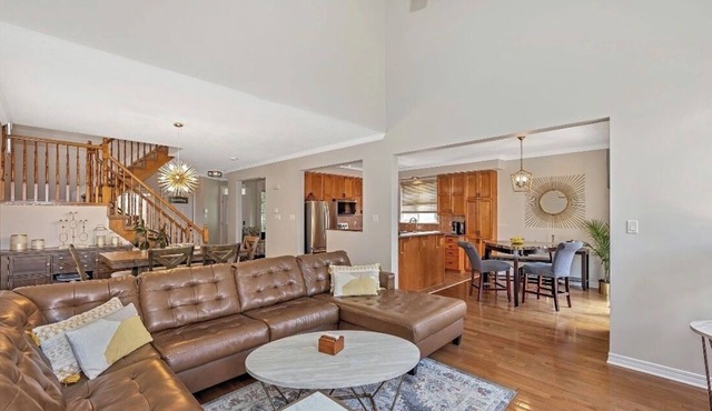 Comfortable, chic, 4 beds house in Orleans, calm, family oriented neighbourhood.