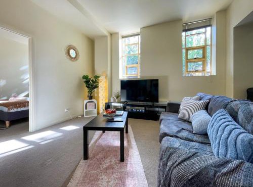 Comfortable City Apartment with Free Parking