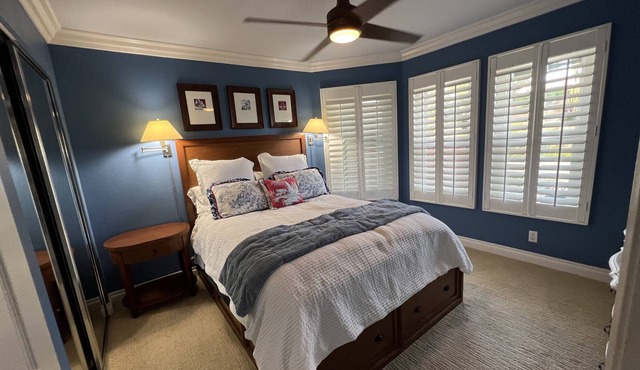 Comfortable, clean, cozy 1 Bed, 1 bathroom, 1 small living room/ Kitchenette.