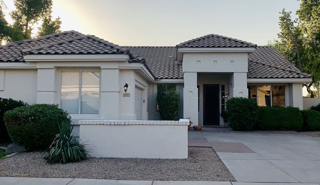 Comfortable, clean, Spacious, relaxing home in metro-Phoenix area.🌵❤️🏡