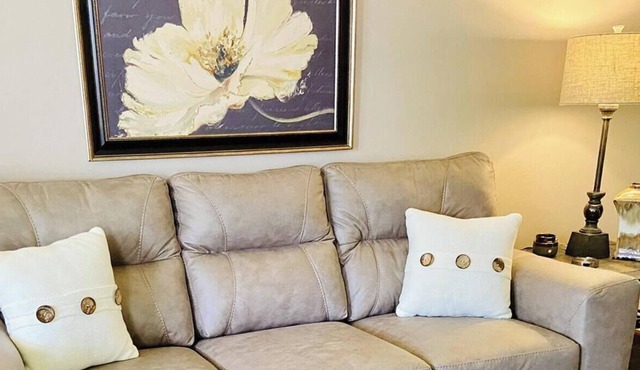 Comfortable & Clean 2-bdrm Home W/Great Amenities