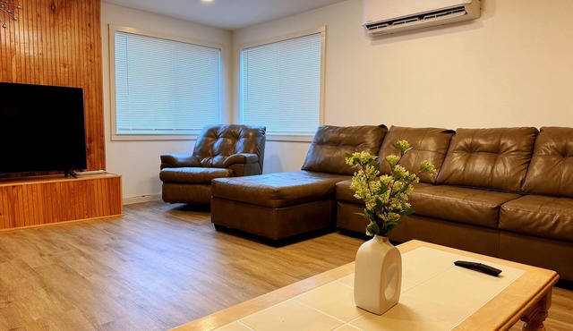 Comfortable Coast Stay North Bend, Coos bay & Dunes
